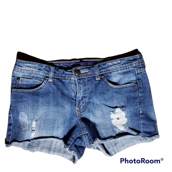 Miley size 9 low riders 5 pocket  jean shorts. - Picture 1 of 4